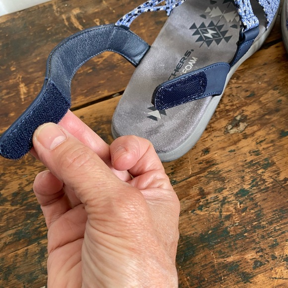 Sketchers Memory Foam Velcro Adjust Heel w/ Stretch foot Straps - Picture 7 of 10